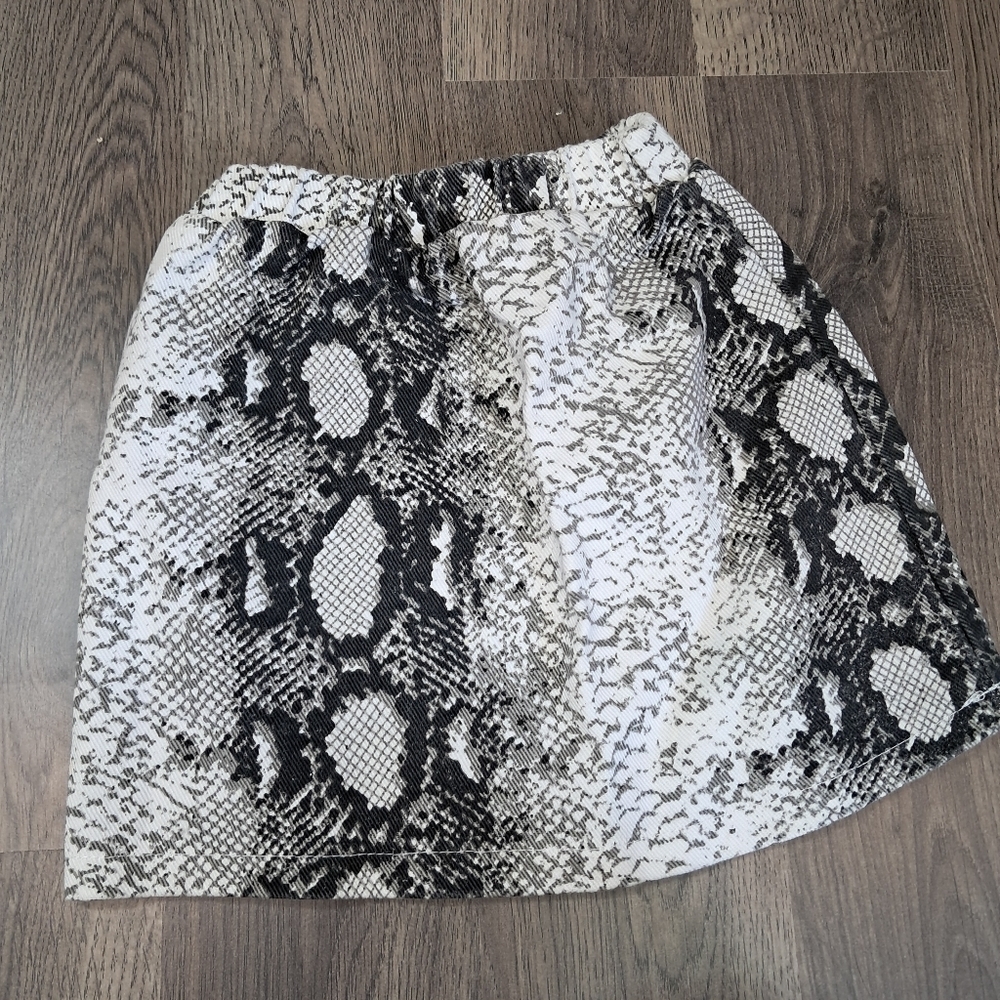 Black And White Kids Snake Print Skirt Size 3-4 Based On Measurements - Picture 2 of 7